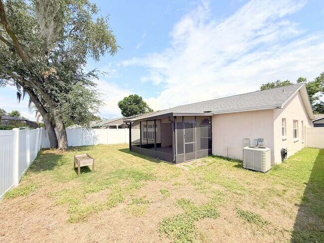 Building Photo - 1118 Hardwood Dr