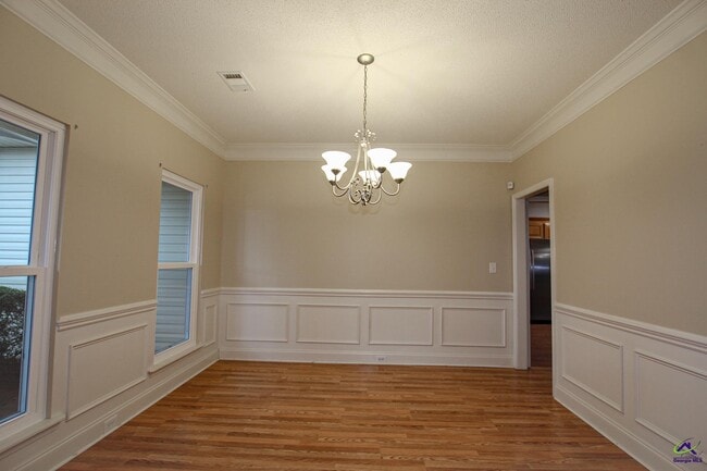 Building Photo - 221 Hummingbird Ln
