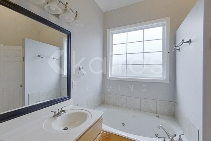 Building Photo - 605 Sophia Ct