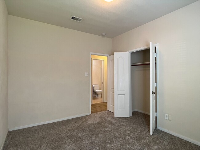 Building Photo - 15214 Bartlett Landing Dr