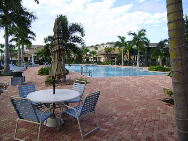 Building Photo - 883 Millbrae Ct