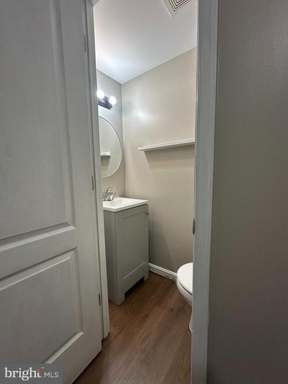 Building Photo - 1848 Foxdale Ct