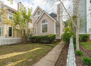 Building Photo - Gorgeous Renovated Home with Modern Finishes & Gated Community Amenities