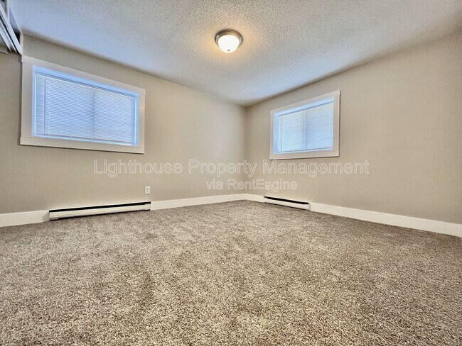 Building Photo - 1490 Carmil Dr