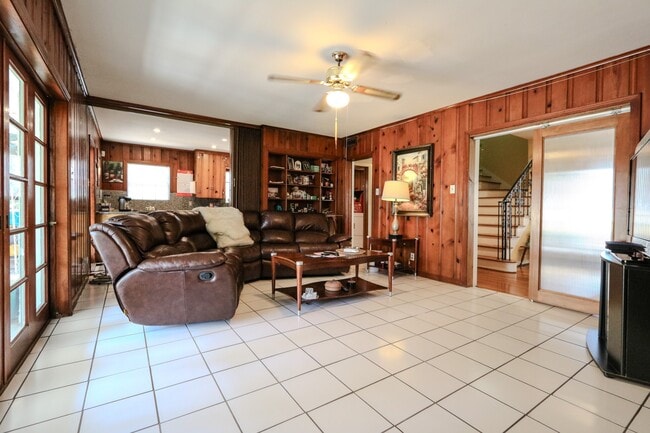 Building Photo - 4615 University Oaks Blvd
