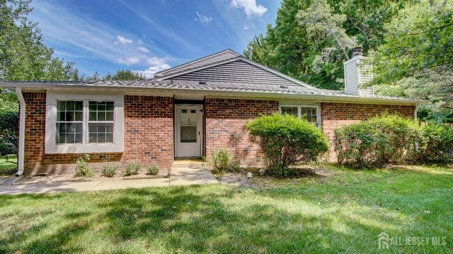 Primary Photo - 267 Constitution Cir