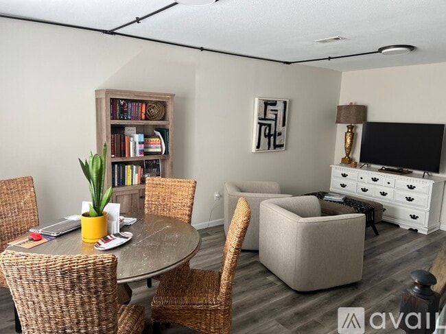 Building Photo - 1232 Apple Glen St