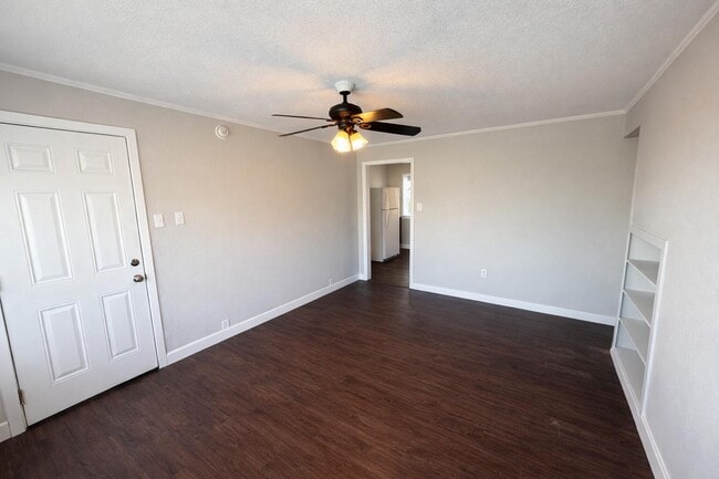 Building Photo - 210 Highview Ave