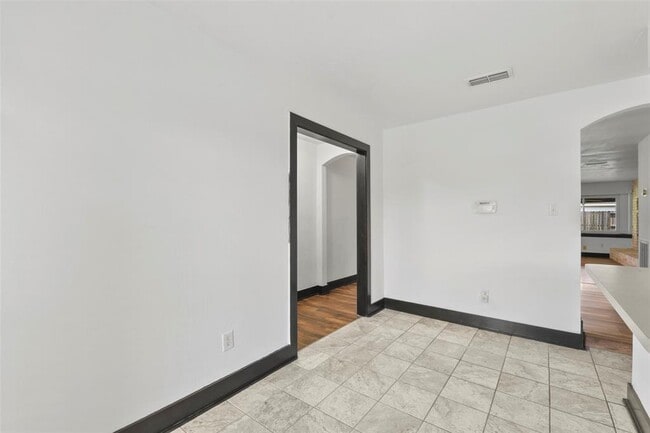 Building Photo - 826 Seacliff Dr