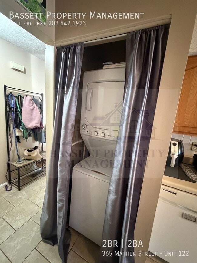 Building Photo - 365 Mather St