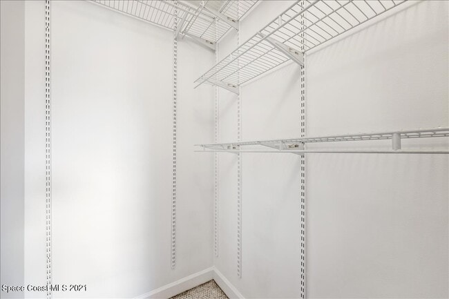 Building Photo - 5867 Treasure Ln