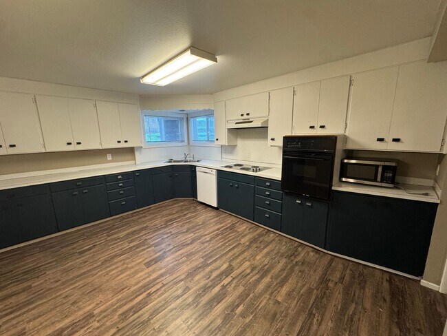 Building Photo - 1109 N18th Triplex