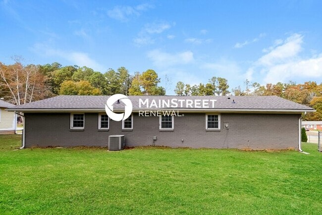 Building Photo - 3 Bedroom Pet-Friendly Home in Powder Springs, GA with Main Street Renewal