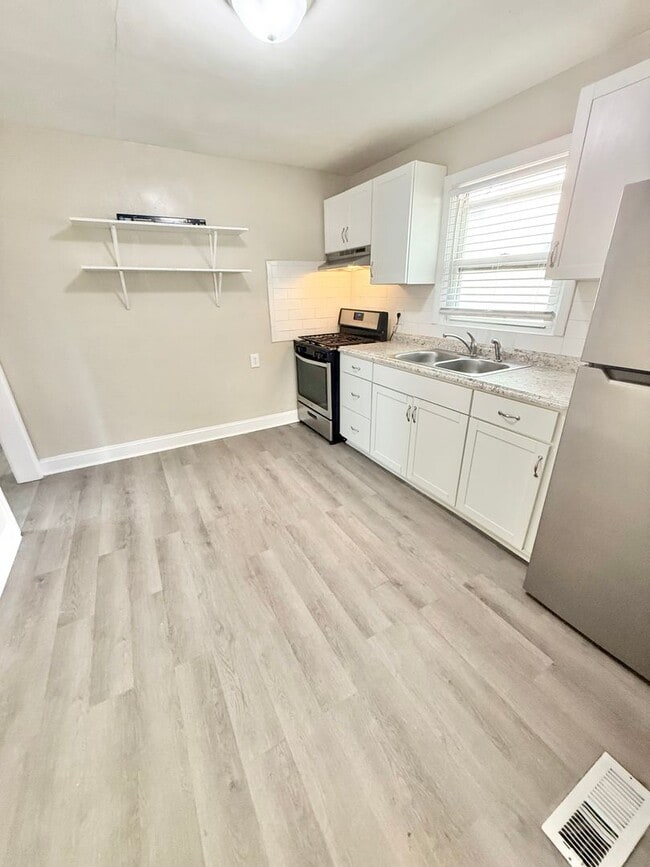 Building Photo - ***Renovated 3 Bedroom Ranch*Near Casino & Naval Hospital & Shipyard