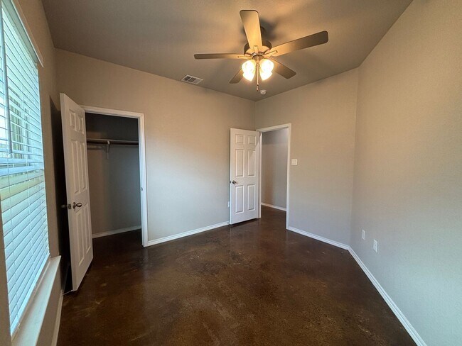 Building Photo - Luxury Duplex in Seguin with 3-bed, 2-bath...