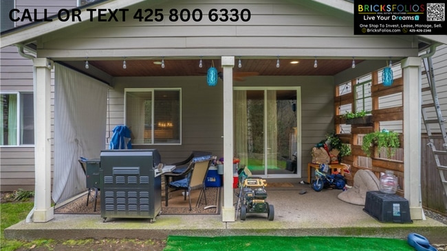 Building Photo - Modern 4 Bed + Chef's Kitchen + Covered Patio in Puyallup!