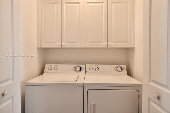 Building Photo - 5119 Melbourne St