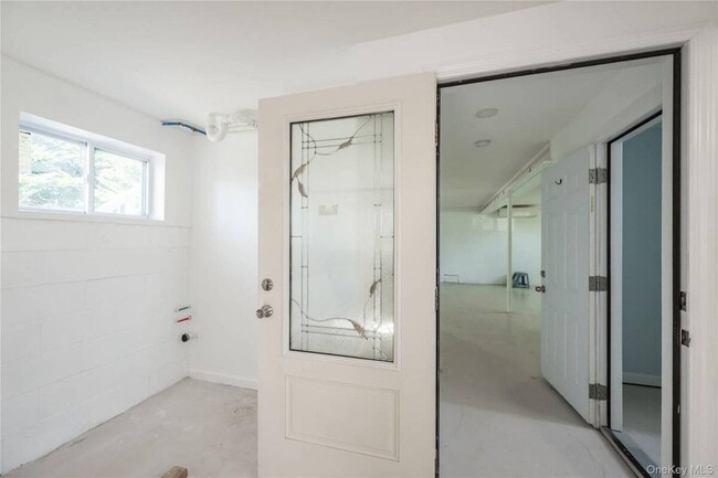 Building Photo - 869 Beach St