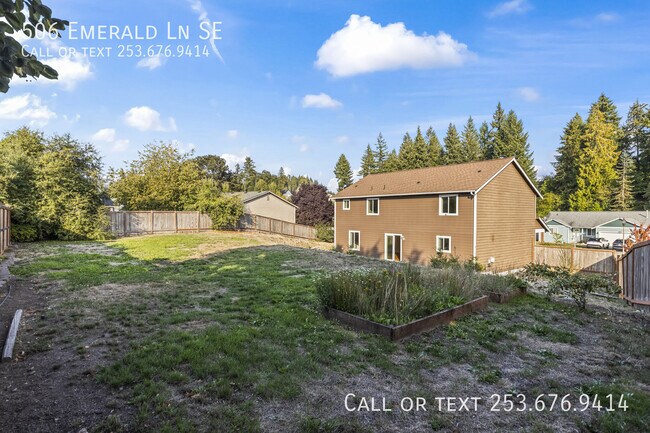 Building Photo - 506 Emerald Ln SE