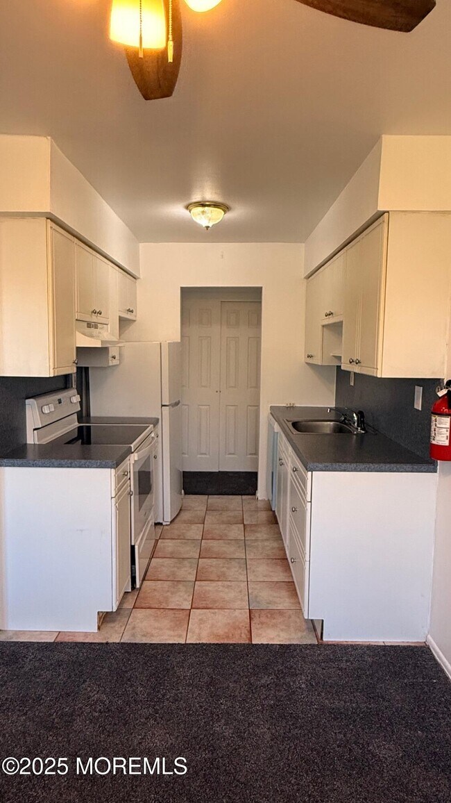 Building Photo - 76 Manchester Ct