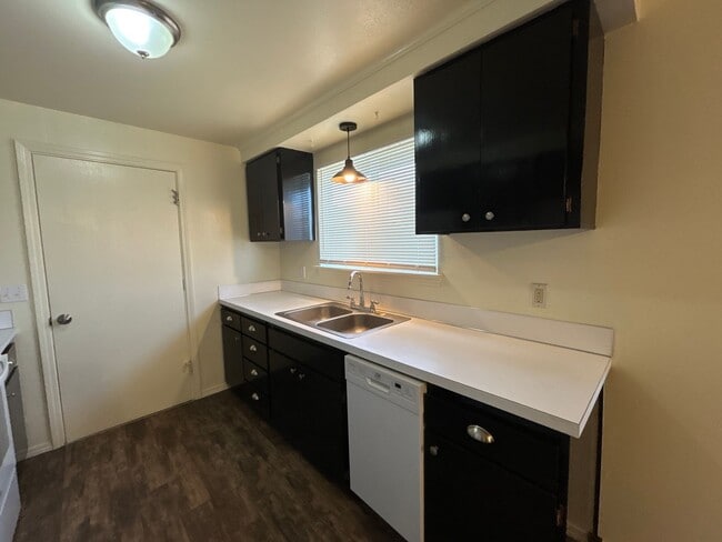 Building Photo - 3 Bedroom / 1 Bathroom home in Metolius