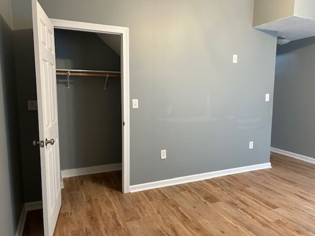 Building Photo - Renovated 3 Bedroom, 2 Full Bath Home Minutes from Downtown Dayton