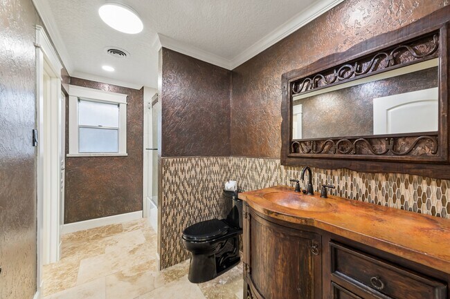 Building Photo - 37 Champions Colony E