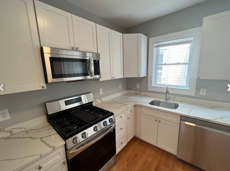 Building Photo - 33 Hancock St