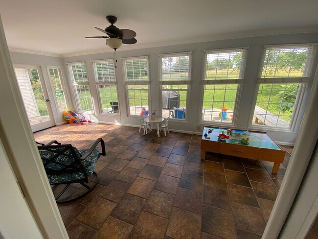 Building Photo - A little slice of paradise within minutes to downtown Greenviille