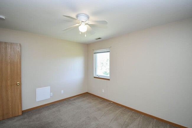 Building Photo - 1420 E Redwood Blvd