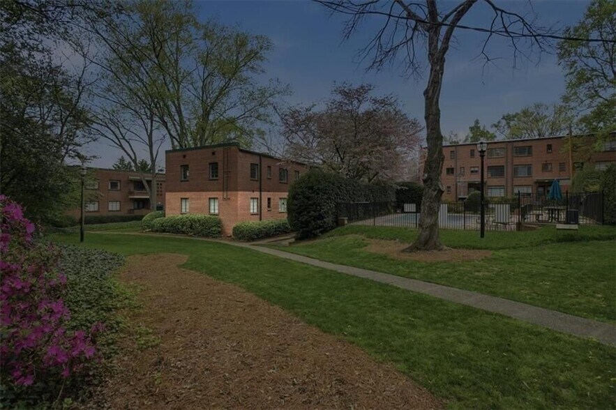 Building Photo - 1381 Normandy Dr NE