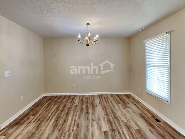 Building Photo - 8093 Willow Brook Crossing Dr