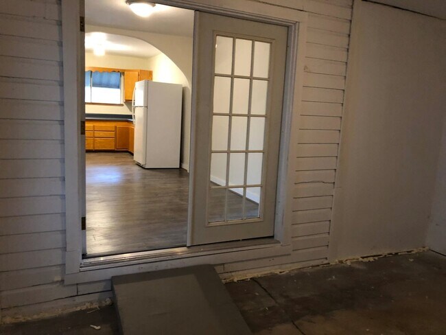 Building Photo - Recently remodeled 2 Bedroom 2 Bathroom