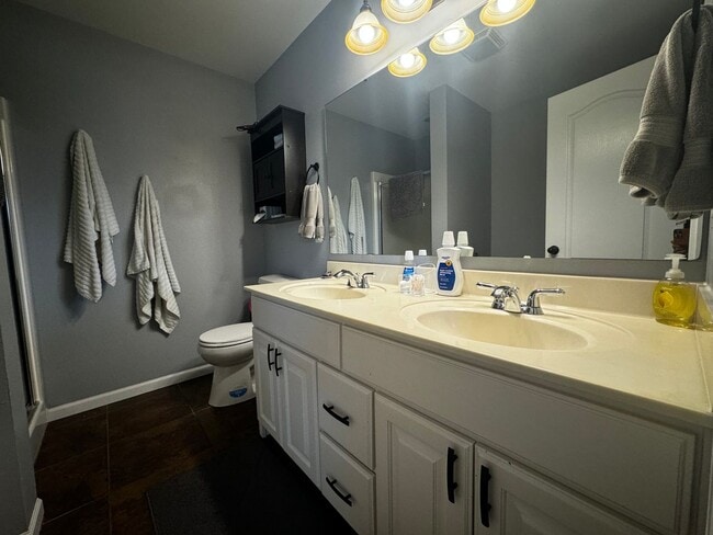 Building Photo - Charming 3-Bedroom, 3-Bathroom Home with V...