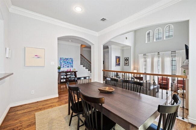 Building Photo - 2712 Sherwin St