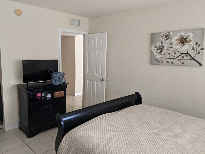 Building Photo - 7713 SW 88th St