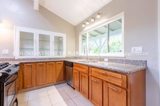 Building Photo - Immaculate 3BR Home! Enjoy A/C and Your Own Private Yard! FOUNDATION