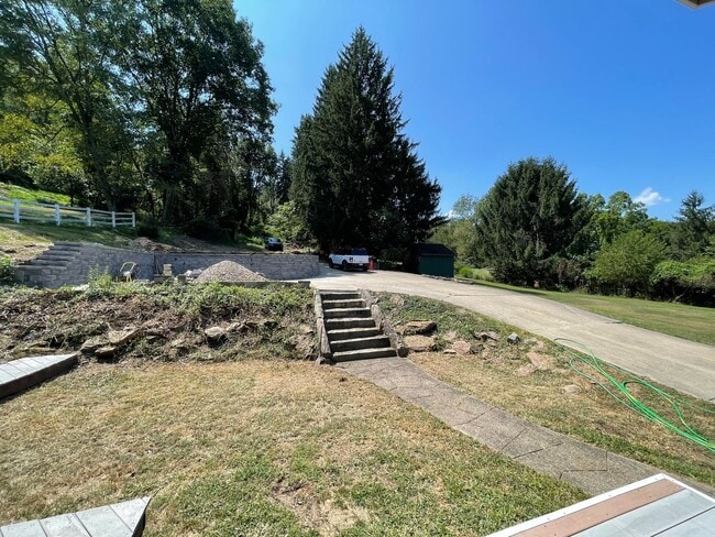 Building Photo - Spacious 3 Bedroom Single Family Home with...