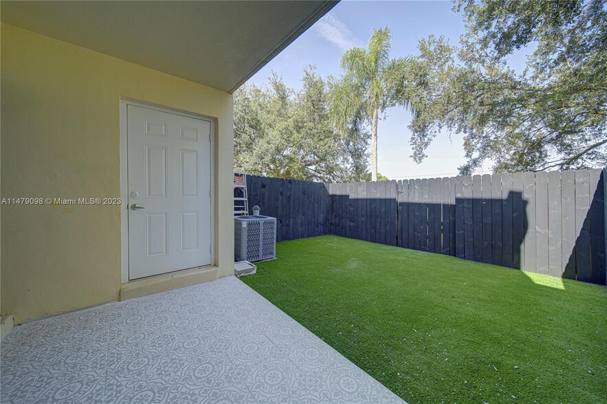 Building Photo - 8329 SW 137th Ave