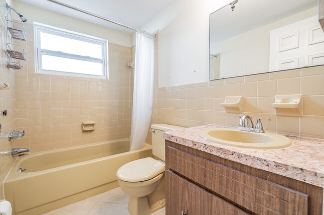 Building Photo - 7715 Sue Ellen Dr