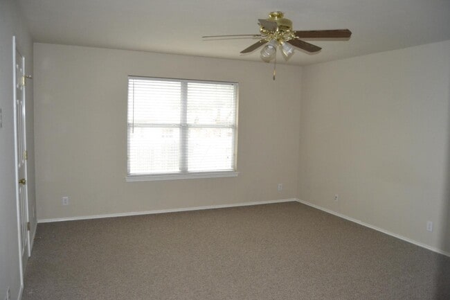 Building Photo - 306 Bright Chase