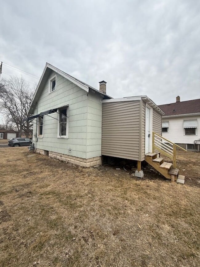 Building Photo - House for Rent - 1 bedroom / 1 bathroom