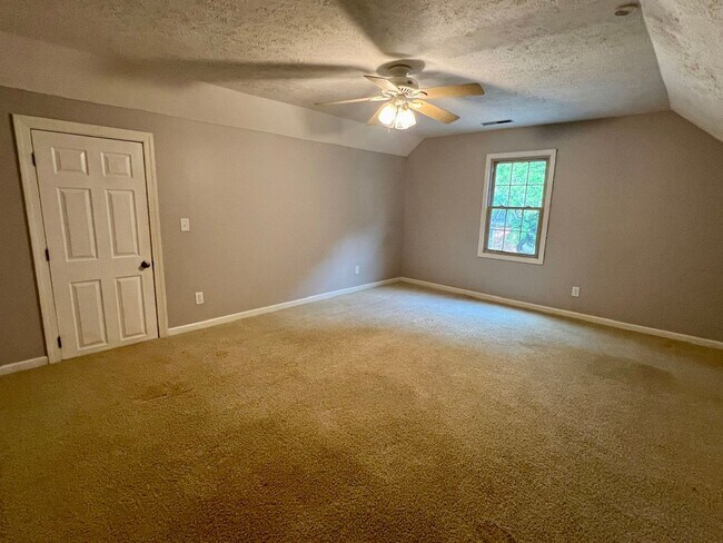 Building Photo - 1302 Honeywood Pl