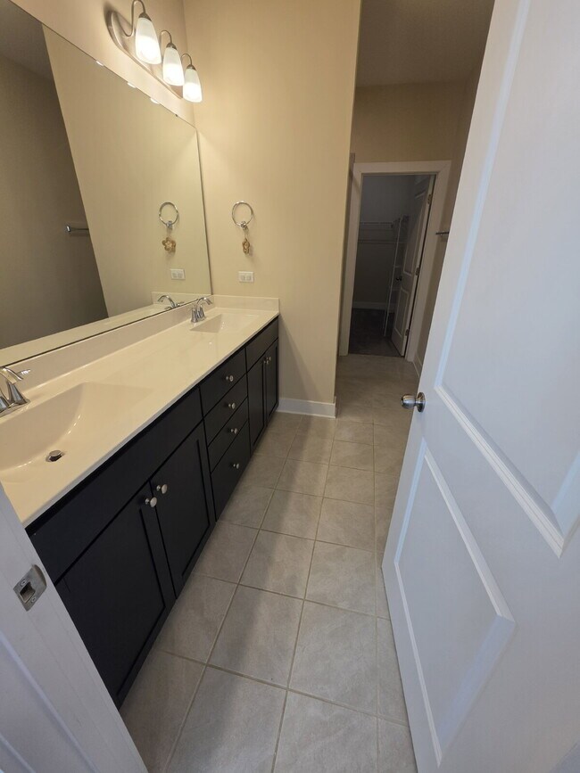 Building Photo - "Charming Kernersville Townhouse: Spacious 3-Bedroom Retreat with 2.5 Baths on Eastfall Street!"