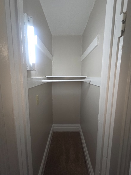 Building Photo - 340 W 24th St