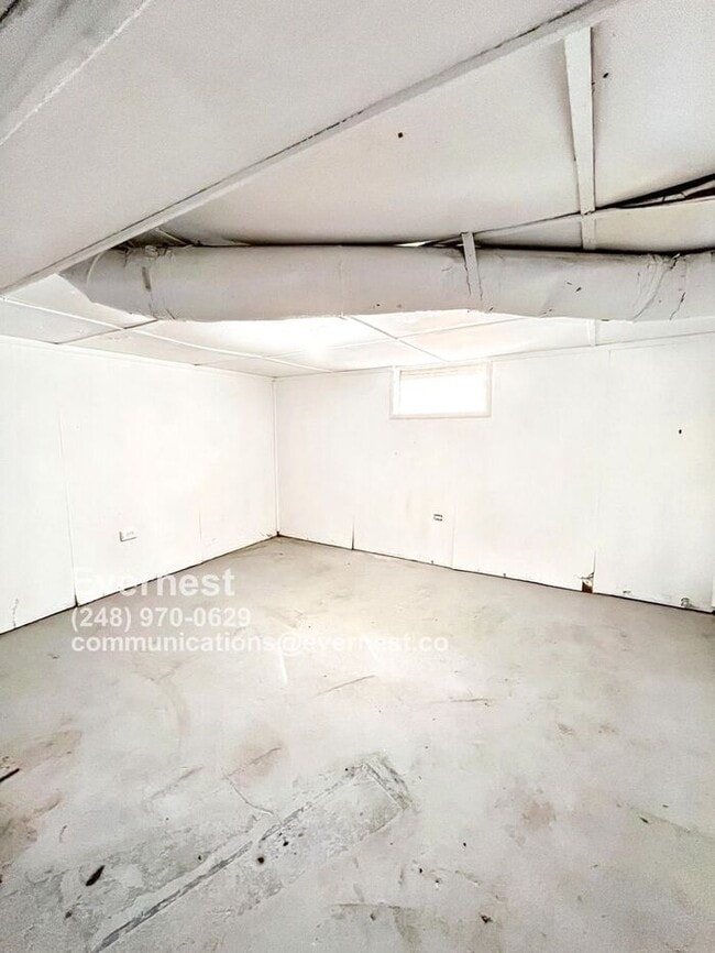 Building Photo - Charming 3-Bedroom Home with Basement and ...