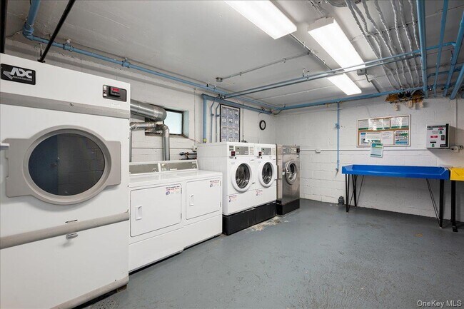 Building Photo - 437 Pelham Rd