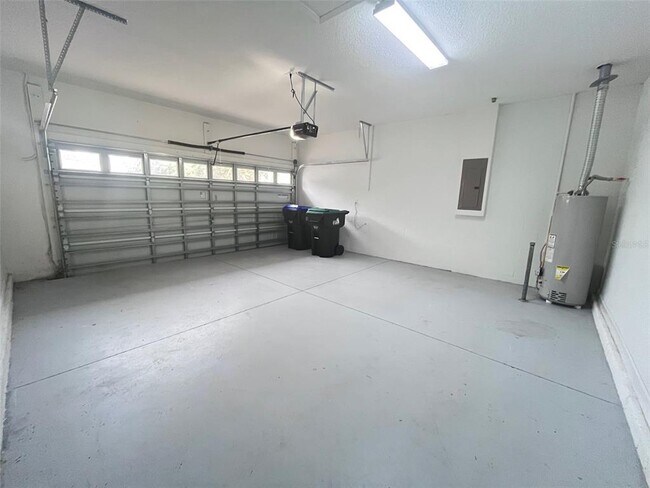 Building Photo - 15150 Evergreen Oak Loop