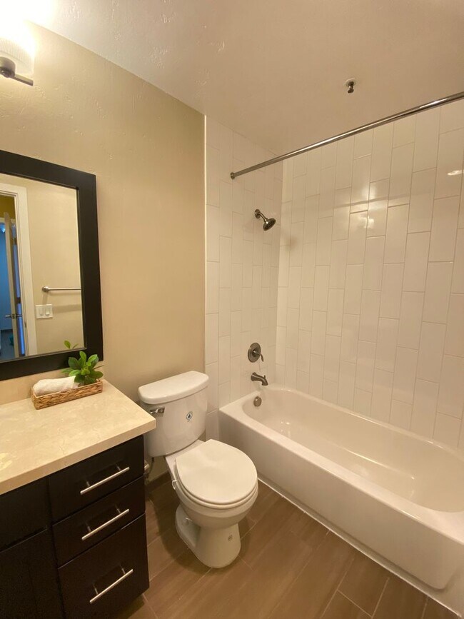 Building Photo - Advent - Beautiful & Bright Two Bedroom W/...