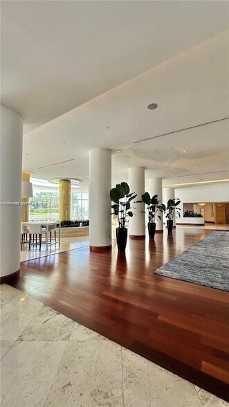 Building Photo - 5161 Collins Ave